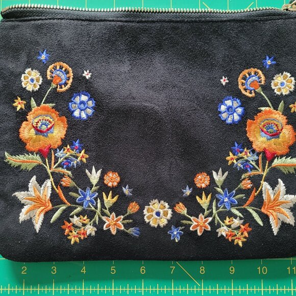 OLD NAVY Women's Embroidered Clutch - Picture 4 of 5